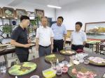 参观非遗传承掐丝珐琅工作室